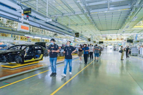 揭秘中國(guó)汽車(chē)智造 極能探秘 進(jìn)階之旅 媒體探訪張家口領(lǐng)克工廠